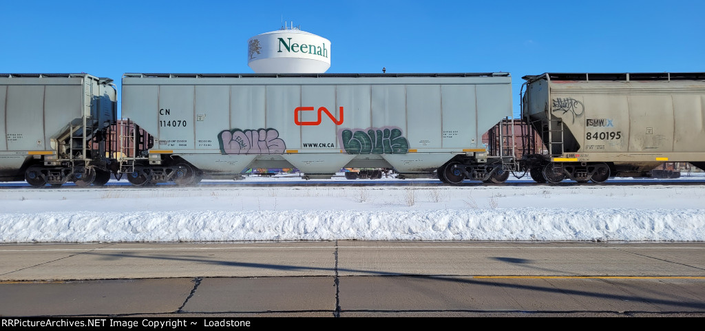 CN 114070